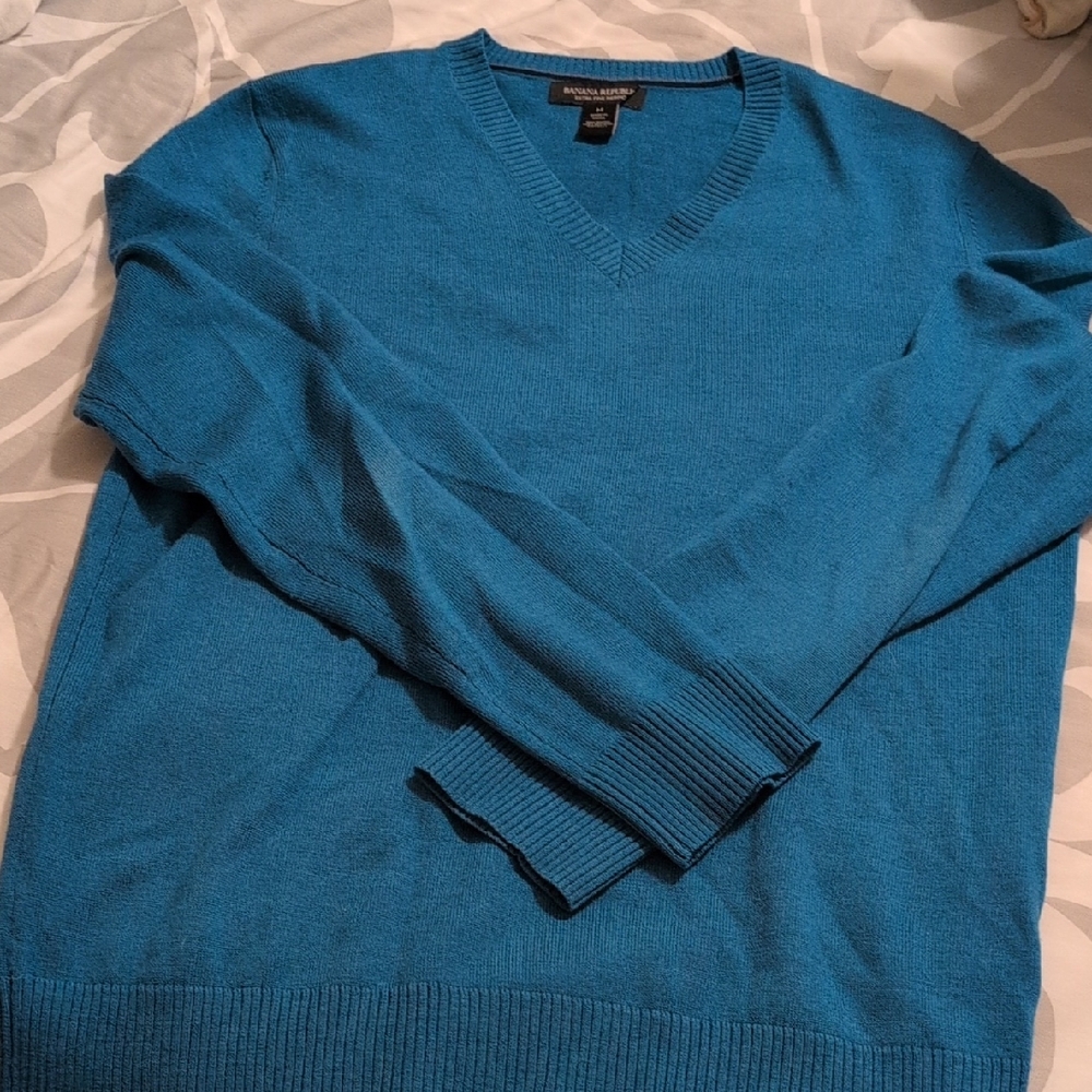 Banana Republic Men's Blue V-Neck Sweater